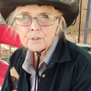 Meet your Posher, Gloria